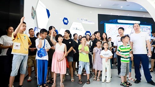 新能源探索之旅 | 中伟铜仁（上市主体）产业基地科技馆迎来100余名中小学生参观
