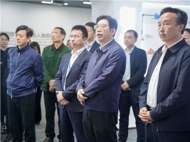 湖南省政协党组成员、秘书长邓群策带队考察调研中伟宁乡产业基地